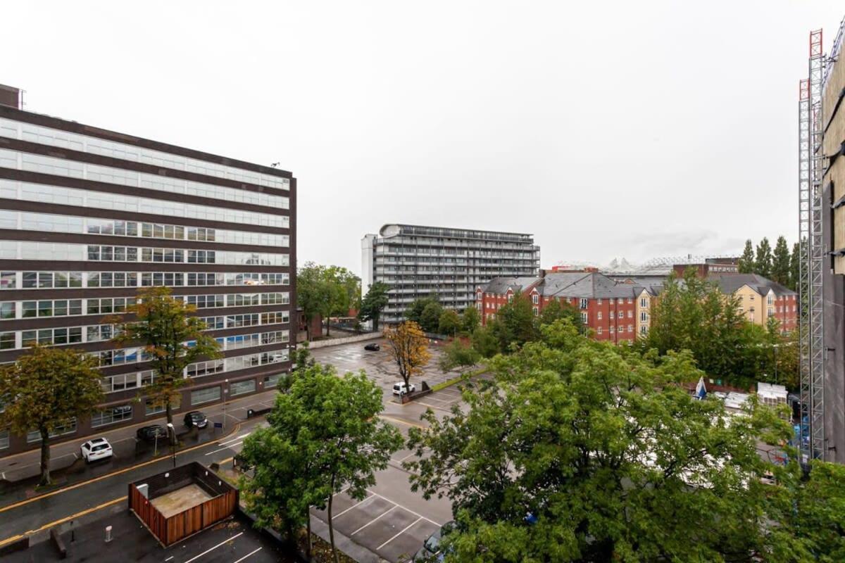 Superb 2 Bed Flat 5Min To Old Trafford Stadium Manchester Exterior foto